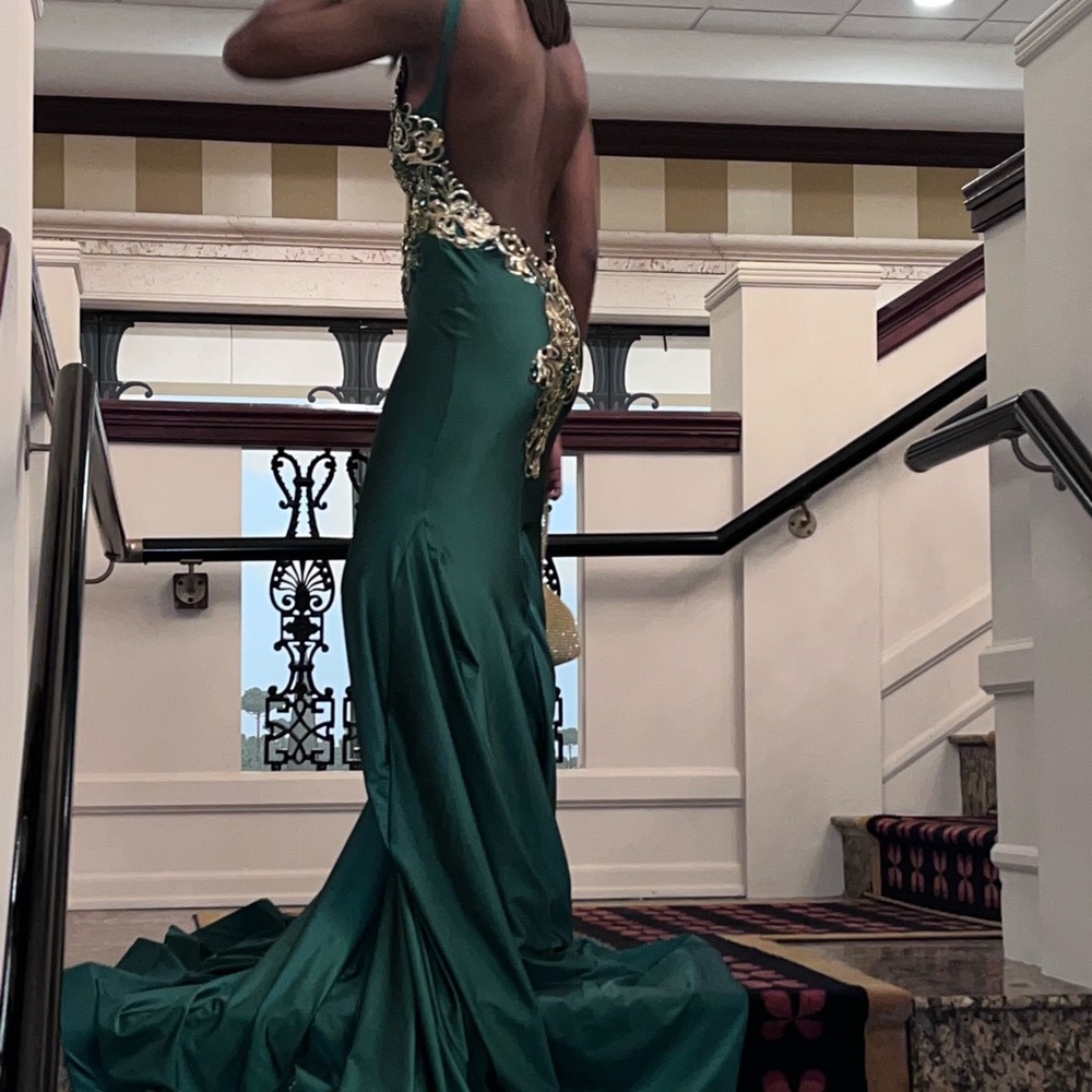Prom dress - Picture 1 of 6